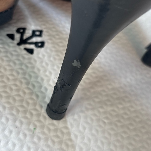 Gucci Black Leather Kiltie Brogue Ankle Boots with Gold Logo - Picture 6 of 12